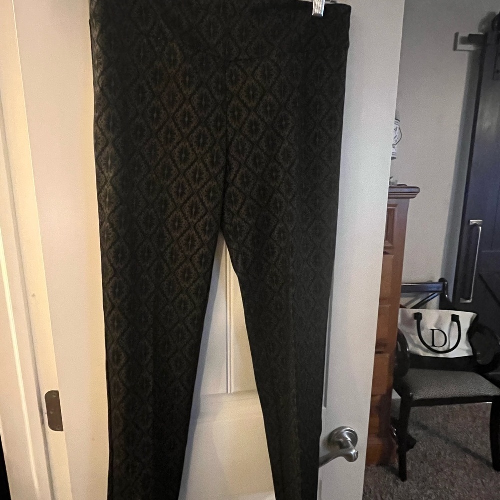 Soft Surroundings Black and Tan Patterned Pants, size Petite Small